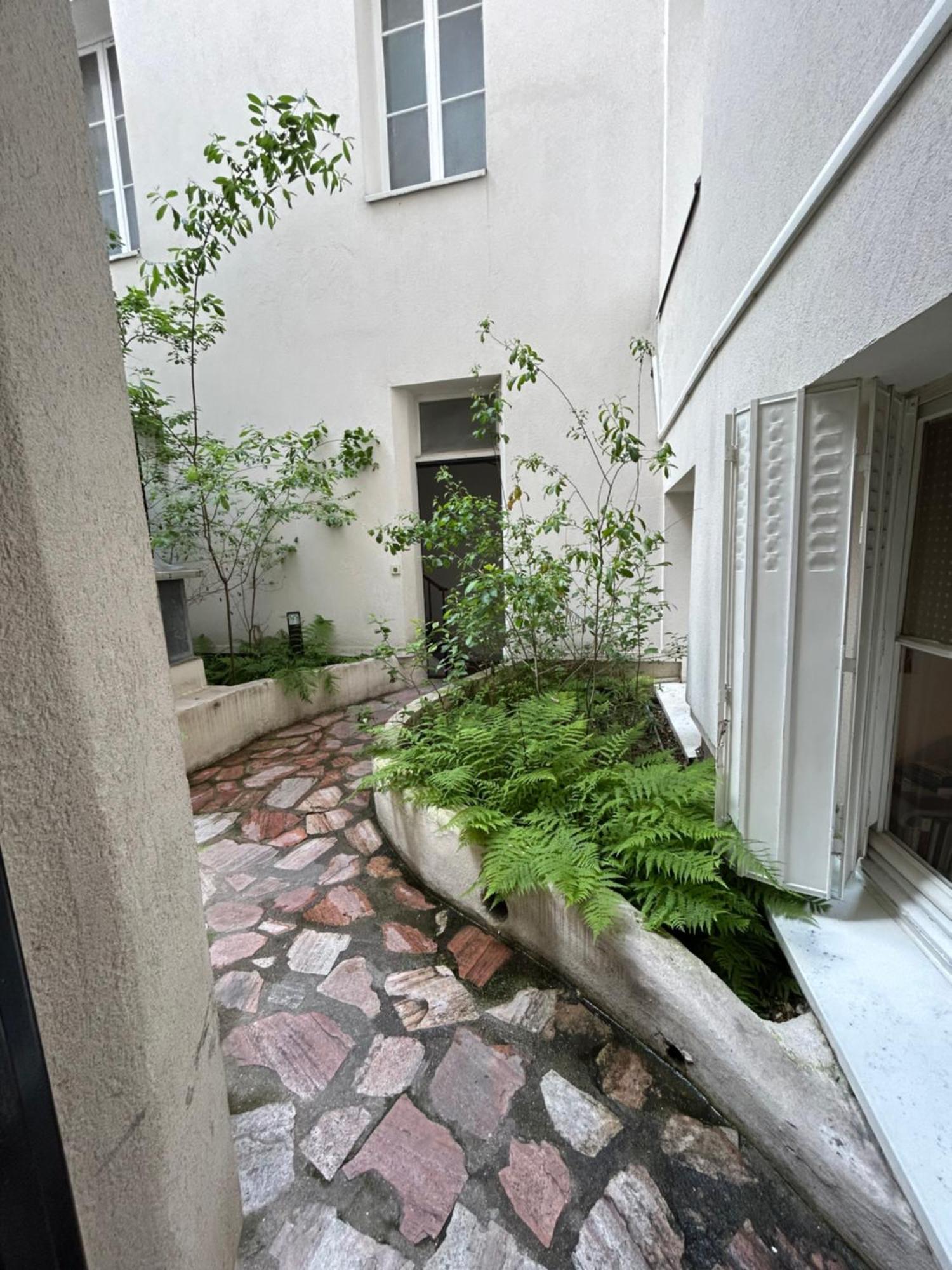 Grand Studio Entierement Renove Au Coeur De Paris Apartment Bagian luar foto